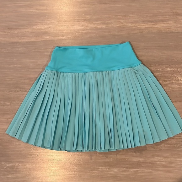 Never worn OFFLINE By Aerie Real Me Tennis Skirt - Picture 3 of 6